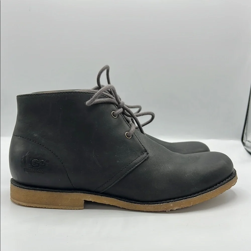 UGG‎ Sz 8 Leighton Black Tan Chukka Boots Minimalist Design